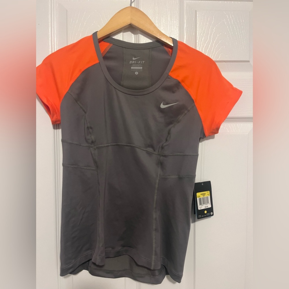 NWT New Nike Women's Dri-FIT Legend T-Shirt Size S